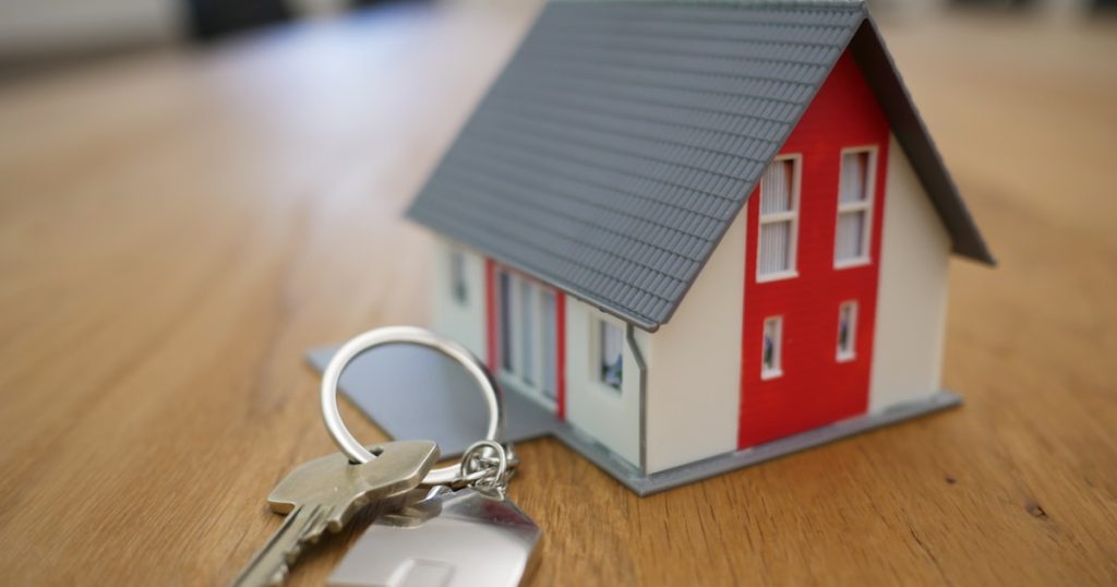 House keys and mortgage documents for UAE property purchase